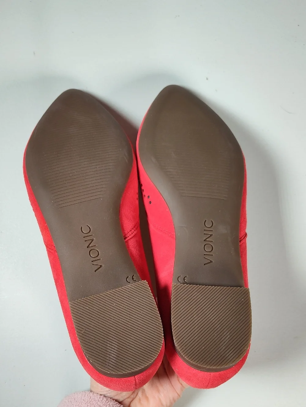 Vionic‎ Posey red suede perforated pointed toe flats 6